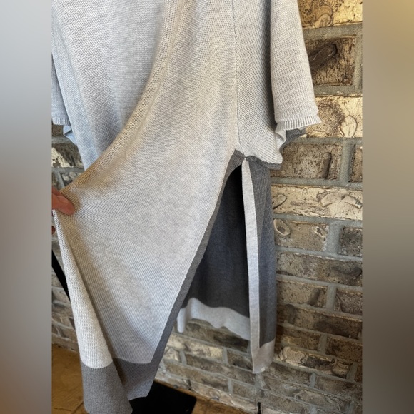 Lululemon Opened Up Poncho
DESIGNED FOR ON THE MOVE Size M/L - Picture 7 of 13